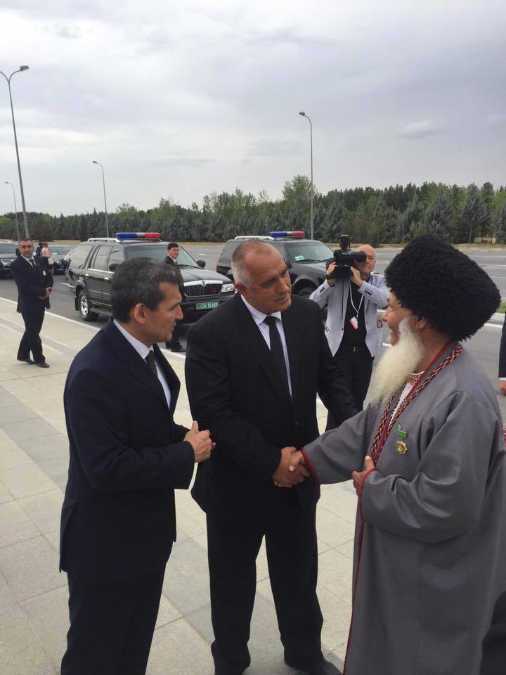Борисов положи венец на паметника на Независимостта на Туркменистан (СНИМКИ)
