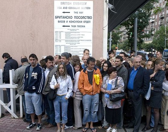 Daily Mail: Българите са 4 пъти повече на Острова от официалното  