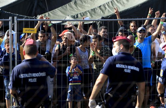  Унгария е готова с антиимигрантската ограда по границата 