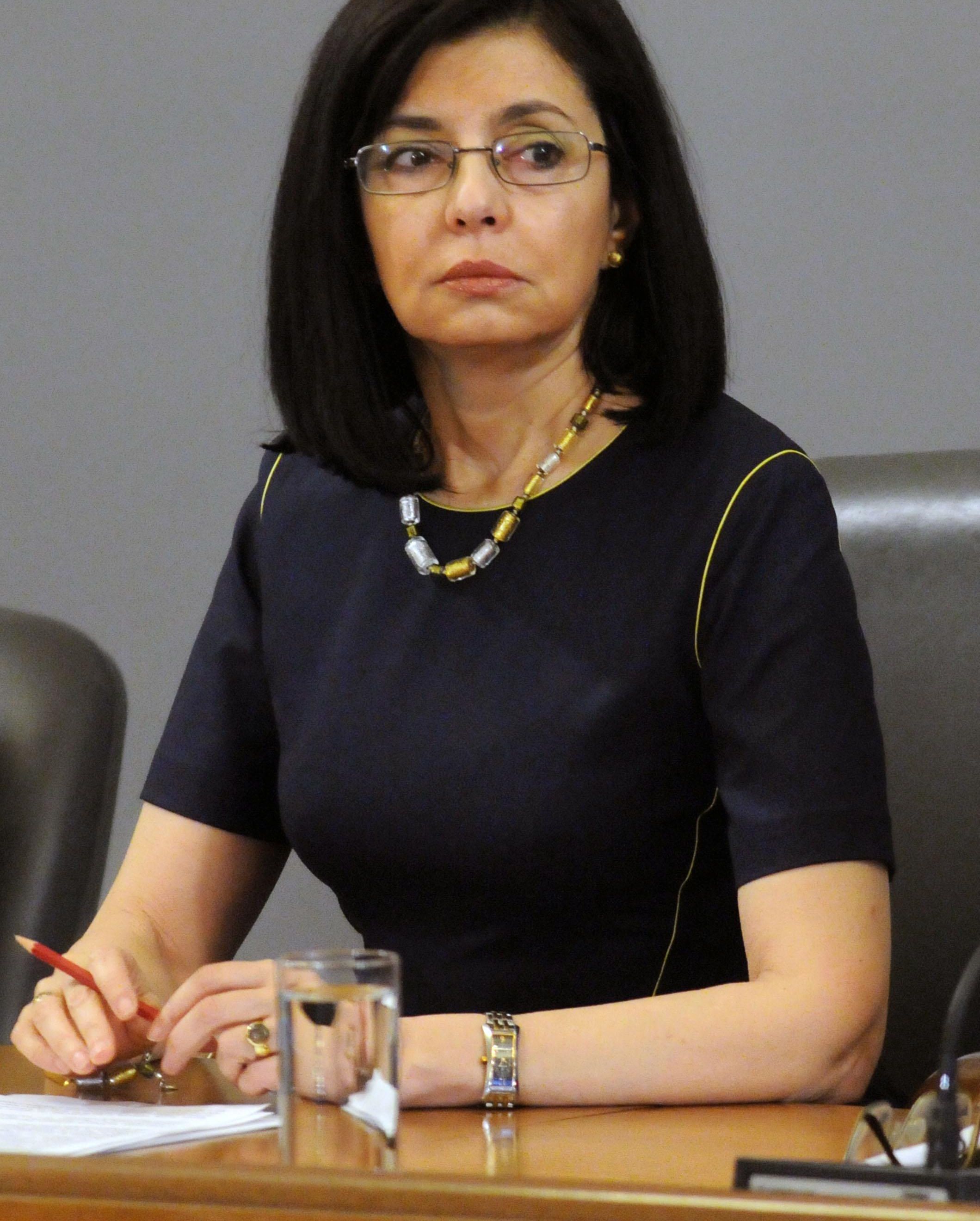 Кунева проговори за поръчката на сувенири за 2 млн. лева на МОН