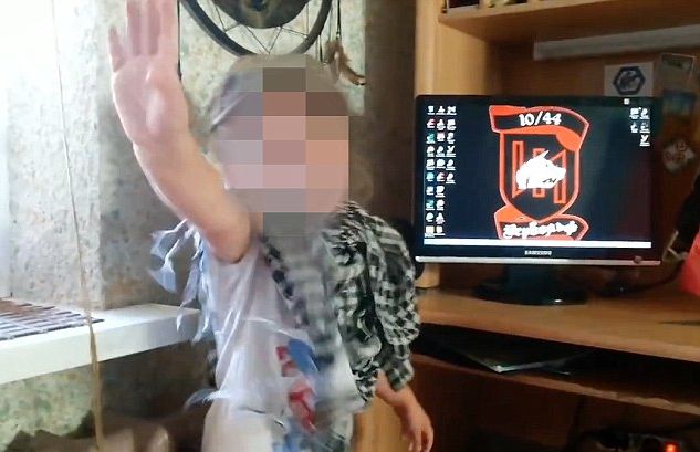 Шок: Украинско момиченце поздравява като нацист и обещава да „заколи руснаците” (ВИДЕО)  