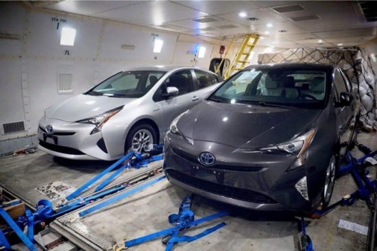 Пуснаха шпионски снимки на Toyota Prius 