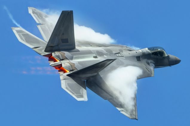 &quot;Российская газета&quot; се бъзика с F-22 Raptor: А толкова ли са страшни тези хищници (ВИДЕО)