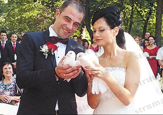 Севдалина и Валентин Спасови ожениха щерка си Венета с 14 шафери и шаферки (СНИМКИ)