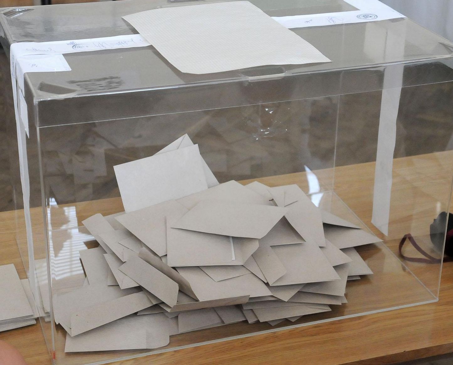 Започна приемът на документи за референдума