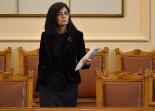 Бламираха Кунева в парламента, антикорупционният закон не мина