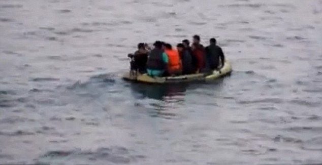 Трагедията на удавили се братчета стана символ на отчаянието на хилядите бежанци (СНИМКИ/ВИДЕО 18+)  