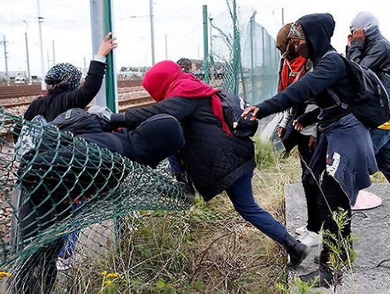 И Франция издига ограда заради мигрантите