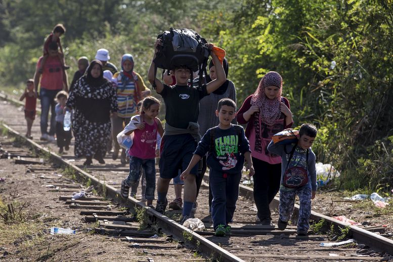 Професор разкри възможната причина за огромната бежанска вълна в Европа   