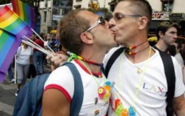 Докъде се докараха: Хвърлиха зад решетките US-чиновничка, отказала регистрация на гей-сватбари (ВИДЕО)