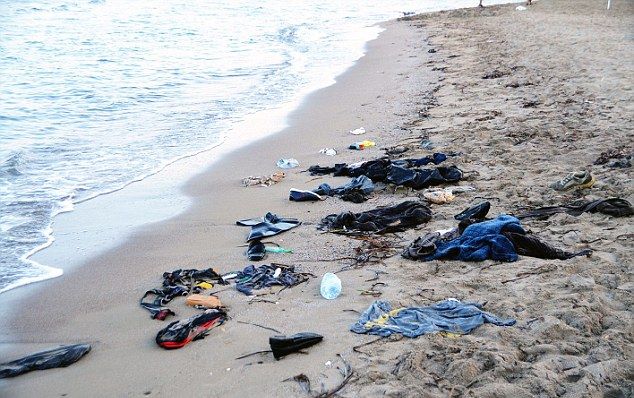 Трагедията на удавили се братчета стана символ на отчаянието на хилядите бежанци (СНИМКИ/ВИДЕО 18+)  