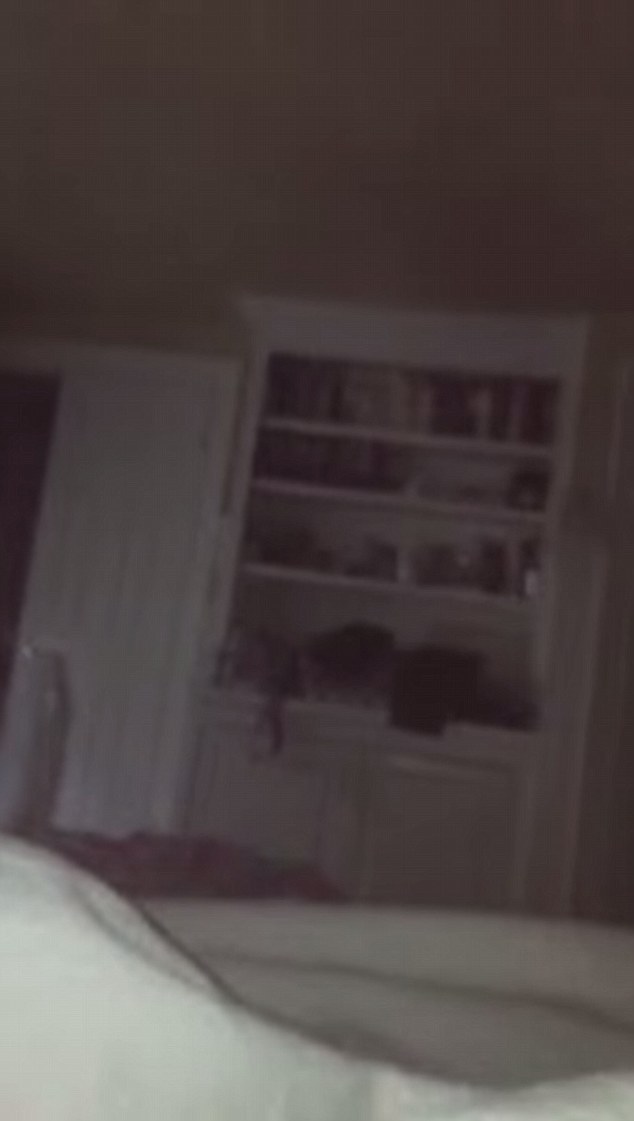 Баща хвана призрак заедно с малката си дъщеря в стаята й (ВИДЕО)