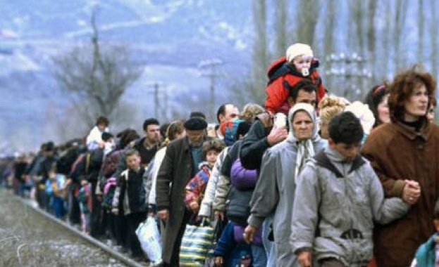 Унгарските власти повече не планират да предоставят автобуси за бежанци  
