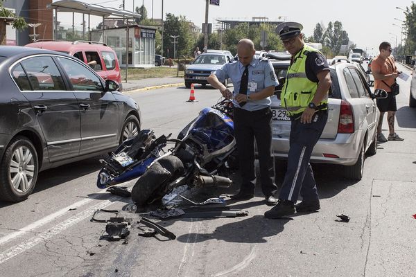 Очевидци: Джип БМВ причини катастрофата в „Люлин” и избяга (СНИМКИ)