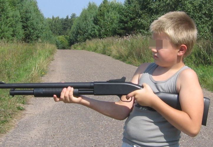 7-годишно момче застреля братчето си с въздушна пушка 