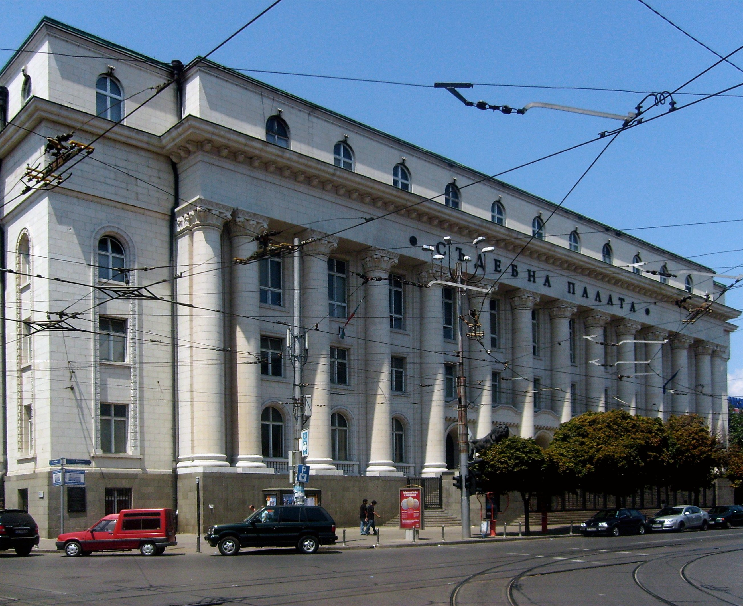 Заплашиха с бомба Съдебната палата в София