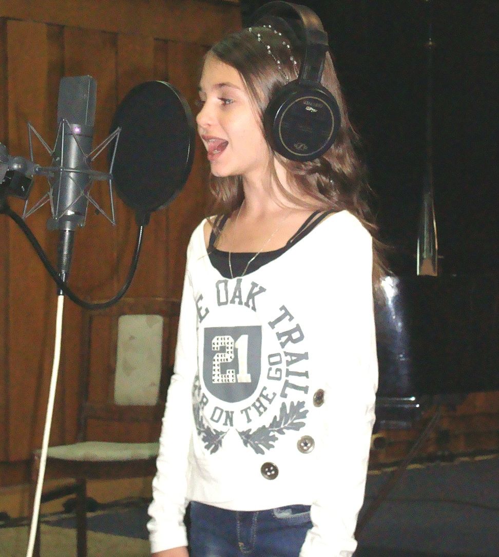 Крисия записва специална песен за „Детската Евровизия” 2015