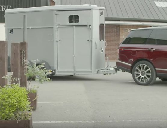 Land Rover разработи технология за по-лесно паркиране на ремаркета (ВИДЕО)