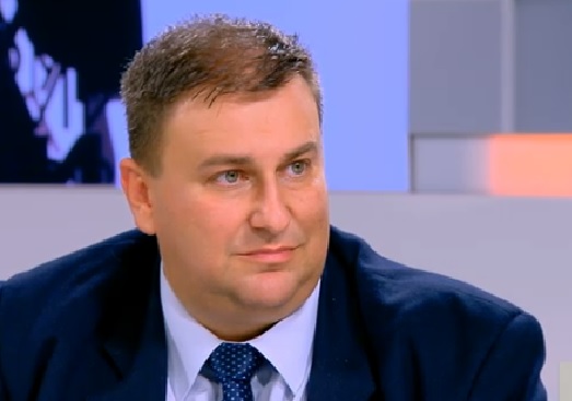 Евродепутатът Емил Радев с горещ коментар за оставката на Добрев