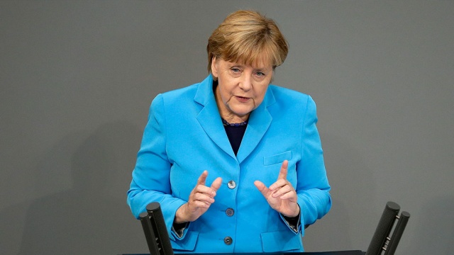 Меркел размаха пръст на Фейсбук заради ксенофобията и расизма   