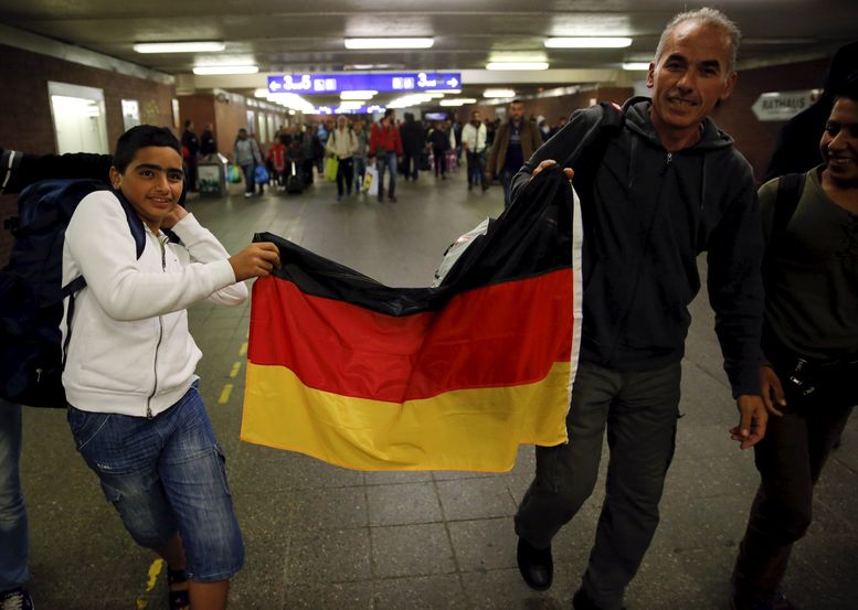 The Observer: Колко още може да издържи Германия на наплива от бежанци?