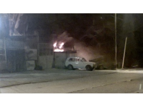 Сервиз за гуми се запали във Варна (СНИМКИ)