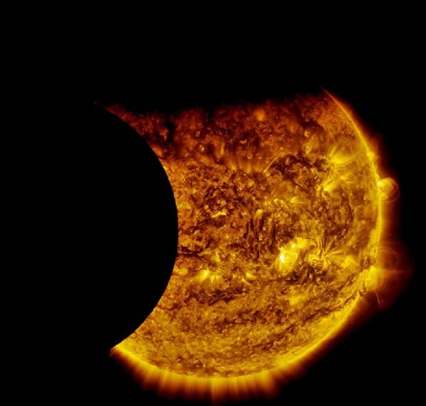НАСА засне уникално двойно слънчево затъмнение (СНИМКА/ВИДЕО)
