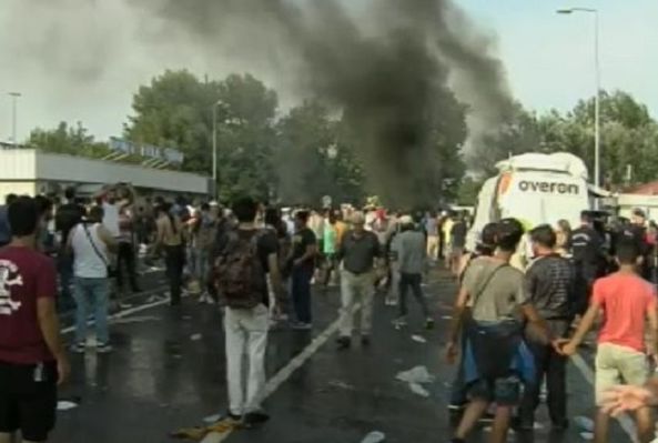 Ексклузивно: Сблъсъци и хаос на сръбско-унгарската граница, хиляди напират към България откъм Одрин (СНИМКИ/ВИДЕО)