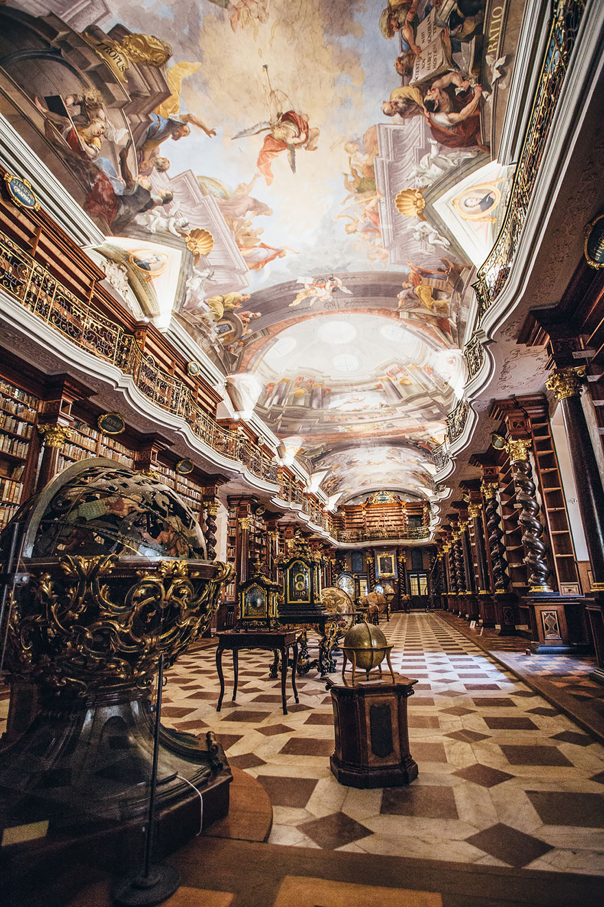 Вижте най-красивата библиотека в света (СНИМКИ)