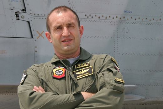 Премиерът разубеди шефа на ВВС за оставката 