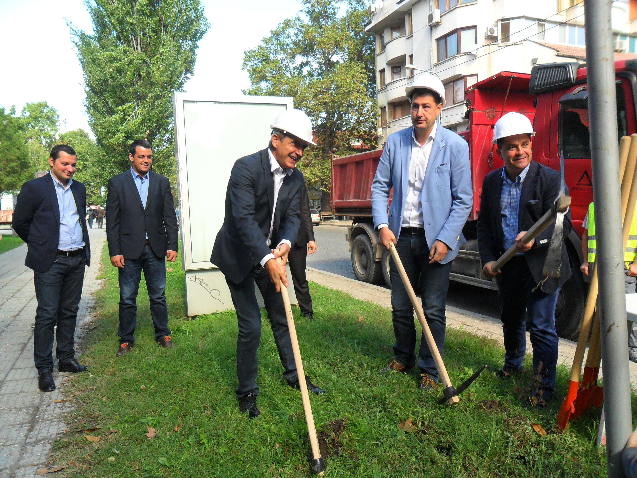 Иван Тотев направи първа копка на реконструкцията на основен булевард в Пловдив