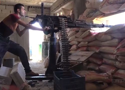 Армията на Башар Асад подпука терористите (ВИДЕО)