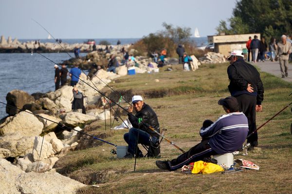 Пасажи илария изкараха риболовците във Варна (СНИМКИ)