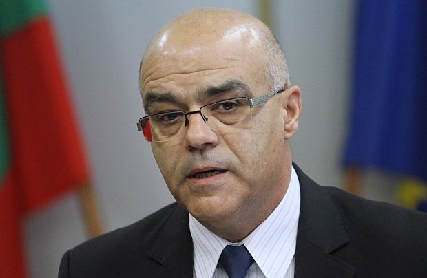 Министър Ненчев не прие оставката на Йордан Бакалов