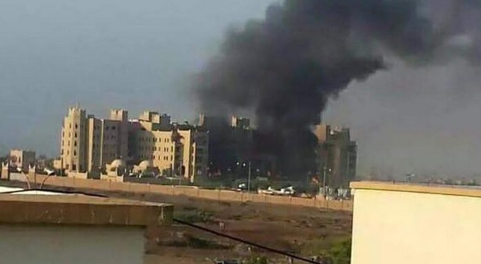 Атакуваха с гранатомет хотела, в който живее вицепрезидентът на Йемен 