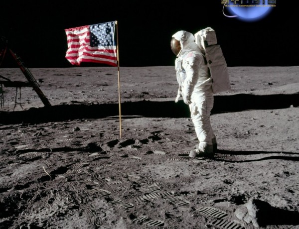 Най-голямата мистерия: Армстронг срещнал извънземни на Луната!
