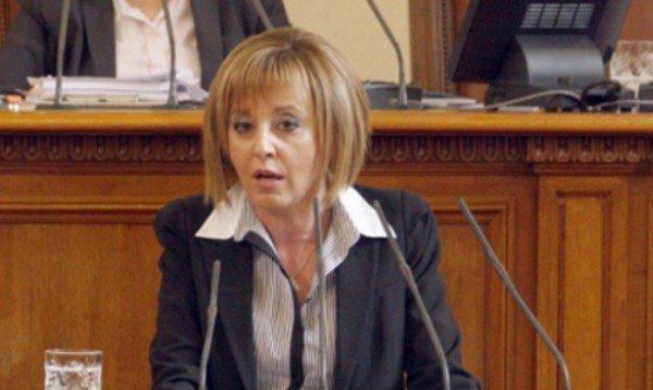 Мая Манолова се върна в България, отива в парламента