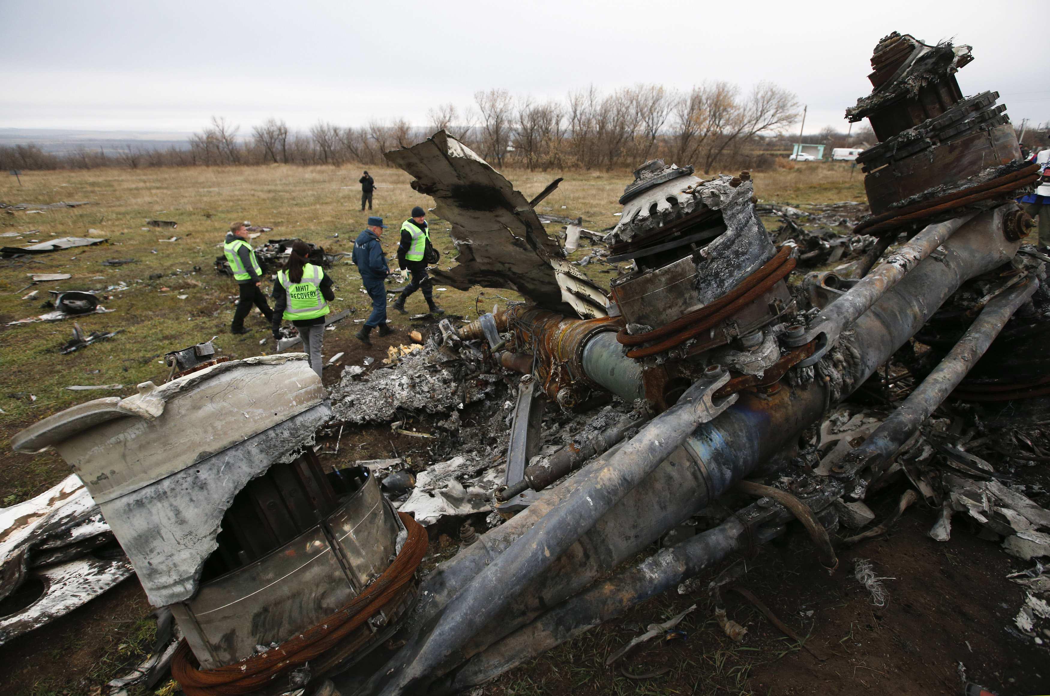 В телата на жертвите от полет МН17 са намерени осколки от „Бук“