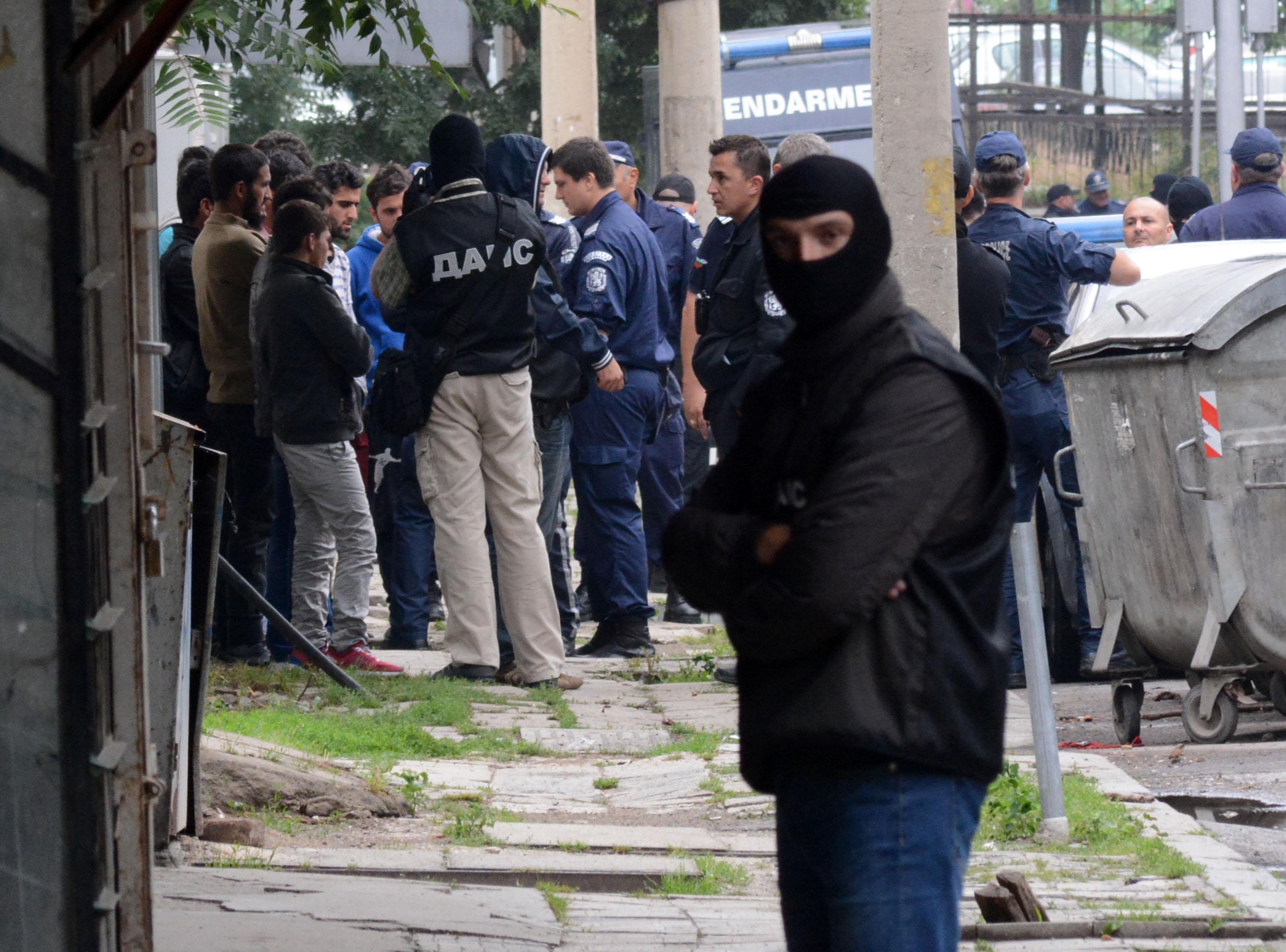 Рекорд! 107 чужденци задържани при полицейска акция в столицата