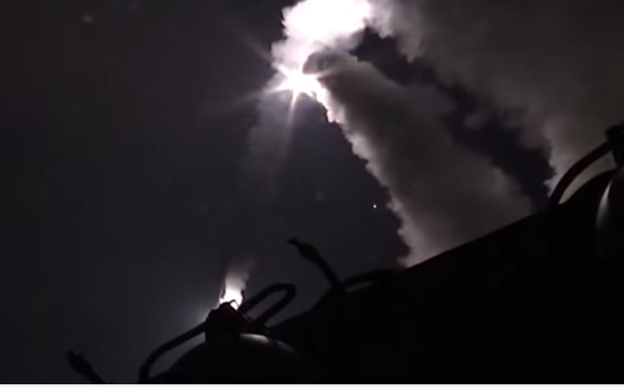 Русия показа масирани удари с високоточни крилати ракети по обекти на терористите (ВИДЕО)