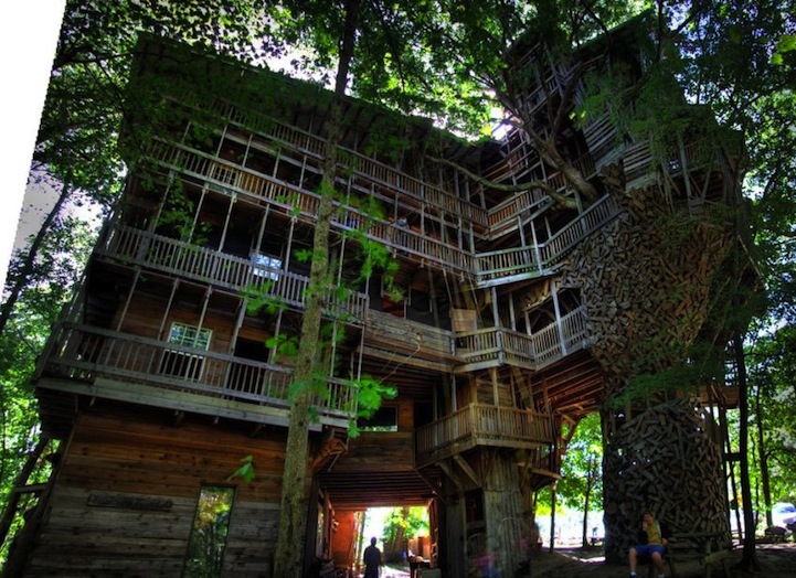 Мечтали ли сте за къща на дърво? Американец строи своята 15 години (СНИМКИ/ВИДЕО)