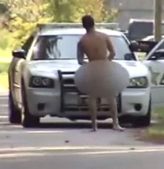 18-годишен гол шашна полицаи на селски път