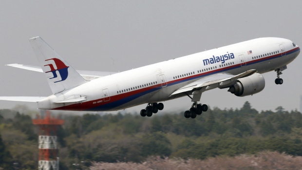 Може ли откритият самолет със скелети и знаме на Малайзия във Филипините да е изчезналият полет MH370?