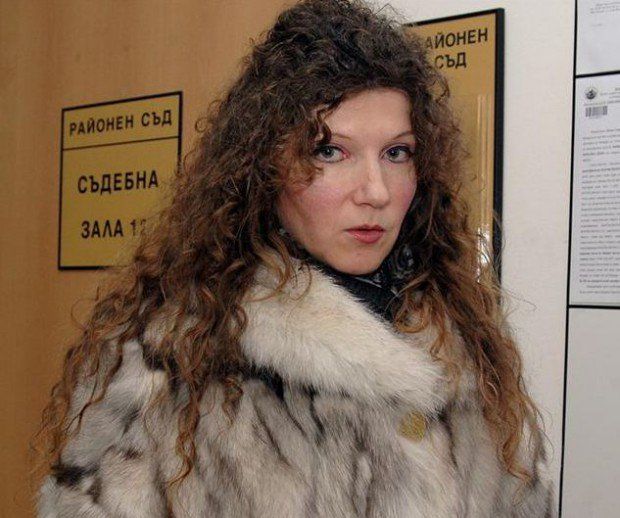Патардията продължава: Пак не се разбра девствена ли е поетесата от Пловдив!
