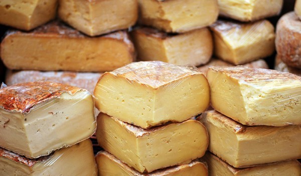 Куриери носят скара и сирене директно от Сърбия