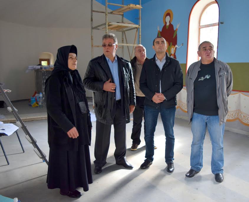 Кандидатът за кмет на район „Витоша“ провери как се ремонтира храм, пострадал от пернишкото земетресение