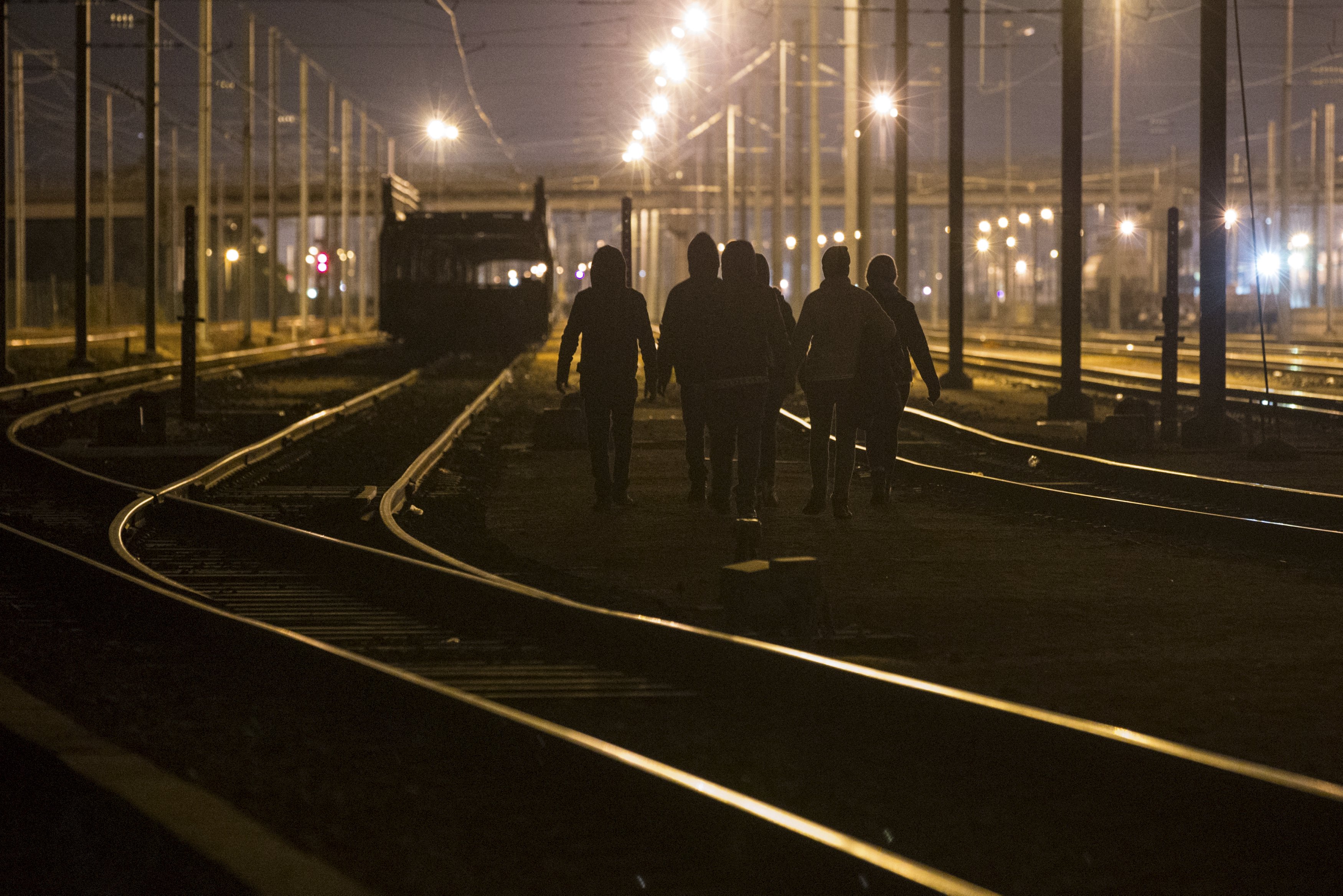 300 протестиращи спряха влаковете под Ламанша, за да пуснат бежанци