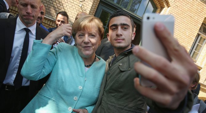 Германия трупа дългове заради бежанците