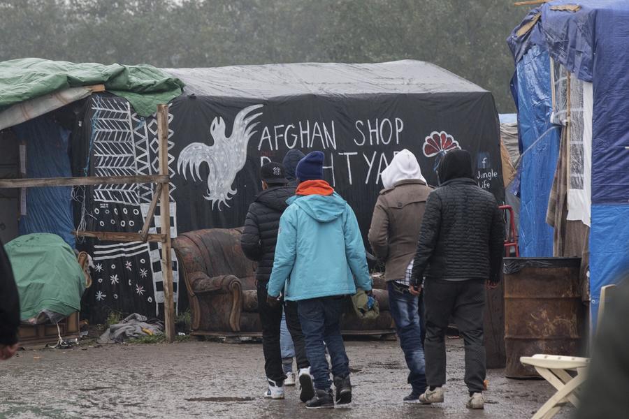 Френските власти затягат полицейското присъствие в Кале заради &quot;палатковите джунгли&quot; на бежанците