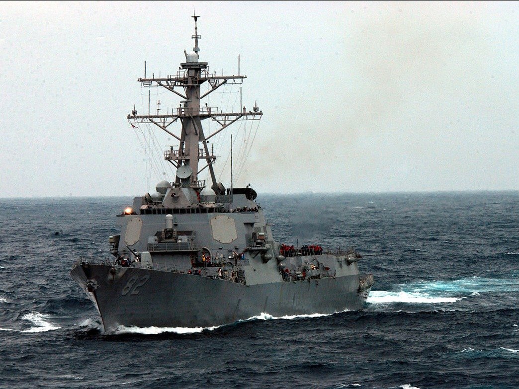 Reuters: САЩ са изпратили боен кораб в близост до китайските изкуствени острови